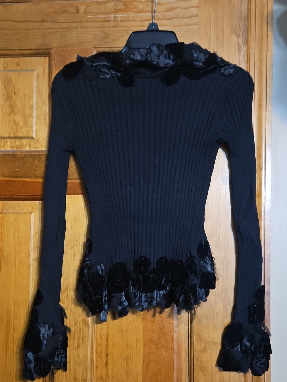 Cache Vintage Y2k Black Ribbed Knit Silk Black V-neck Embellished Top - Picture 7 of 11